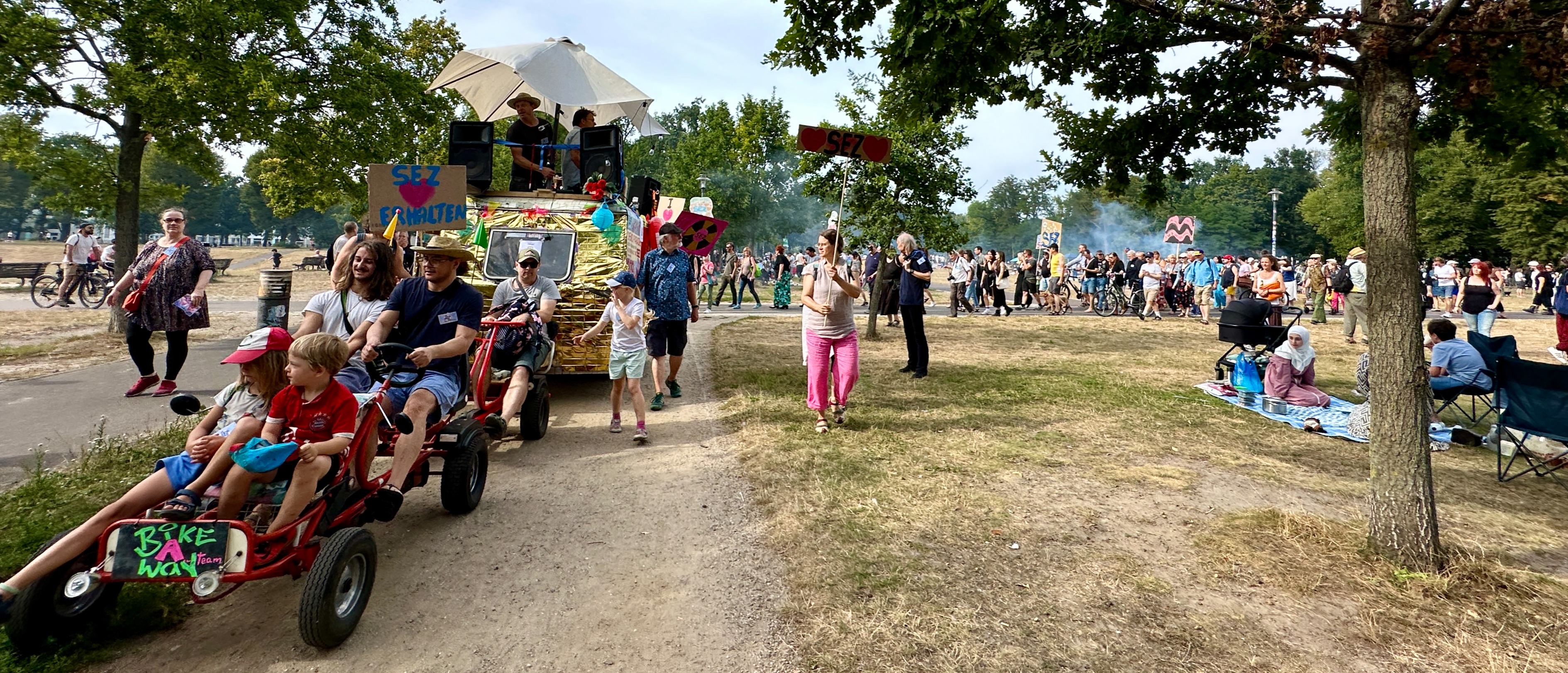 01.09.2024 15:00 Demo-Parade rund um das vom Abriss bedrohte SEZ