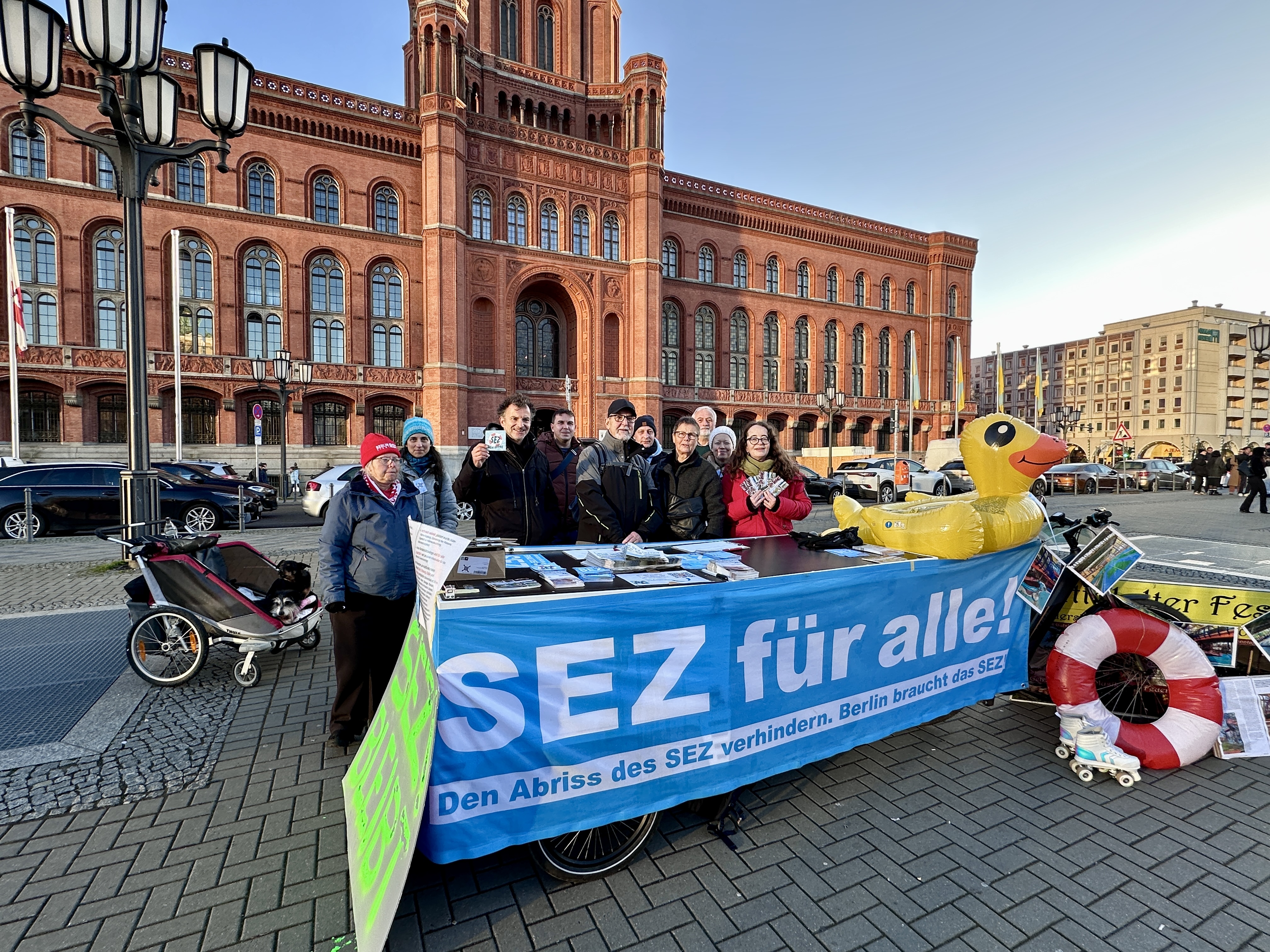 12.12.2025 14:00 Unterschriftensammeln vorm Roten Rathaus